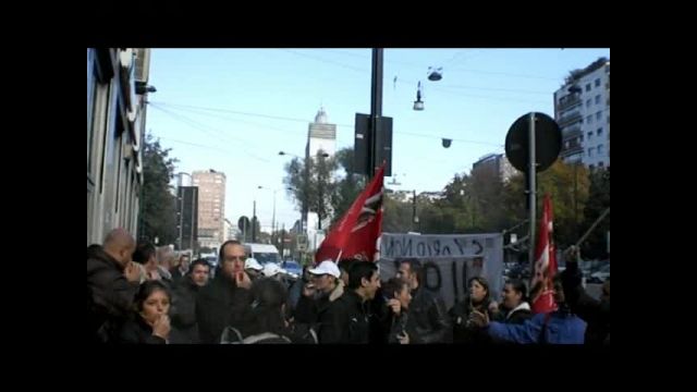 Proteste in Via Turati per licenziamenti alla San Carlo