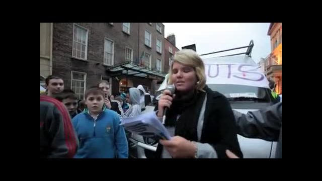 No ai tagli: giovani a Dublino