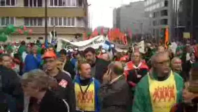 Decine di migliaia in strada a Bruxelles: No alla austerità