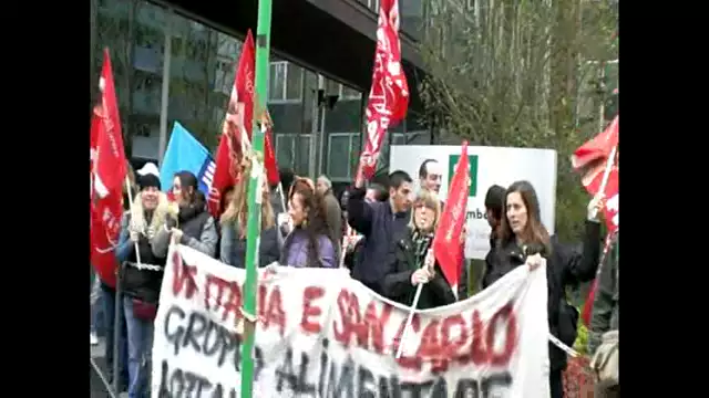 Protesta alla Regione contro i Licenziamenti(VF)