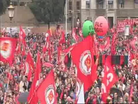 L'esibizione di Andrea Rivera alla Manifestazione della Fiom del 16 ottobre 2010