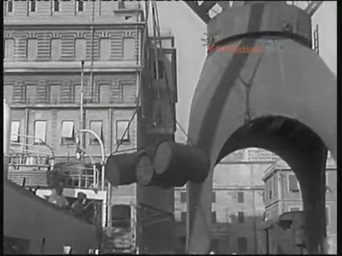 Genova: Vita di un porto 1957