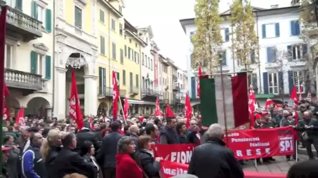 La Cgil occupa Piazza Podestà a Varese